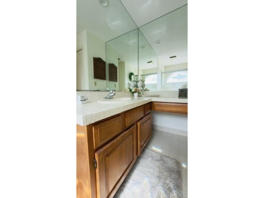 This is a spacious 2 story home on the lake in Villa D Este, a - photo 18