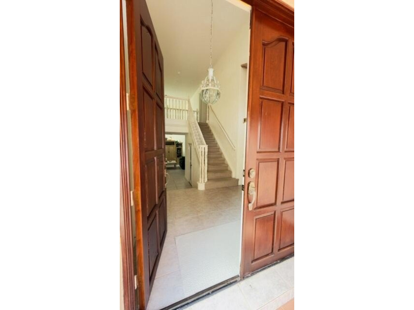 This is a spacious 2 story home on the lake in Villa D Este, a - photo 20