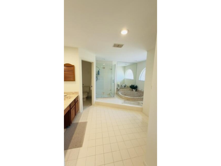 This is a spacious 2 story home on the lake in Villa D Este, a - photo 23