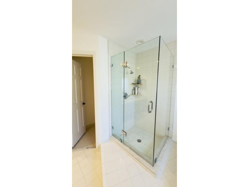 This is a spacious 2 story home on the lake in Villa D Este, a - photo 27