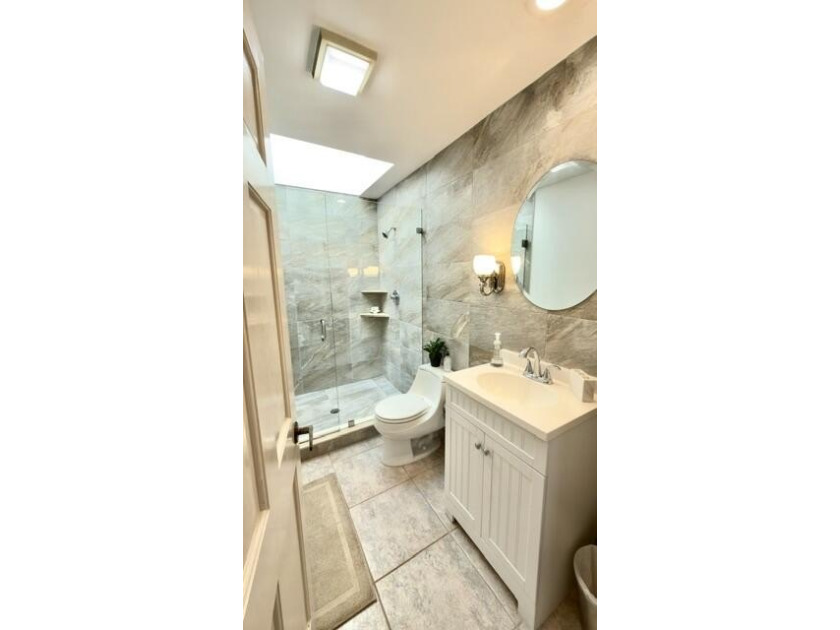 This is a spacious 2 story home on the lake in Villa D Este, a - photo 32
