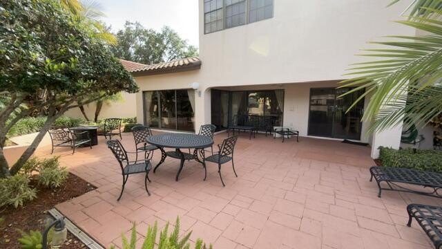 This is a spacious 2 story home on the lake in Villa D Este, a - photo 44