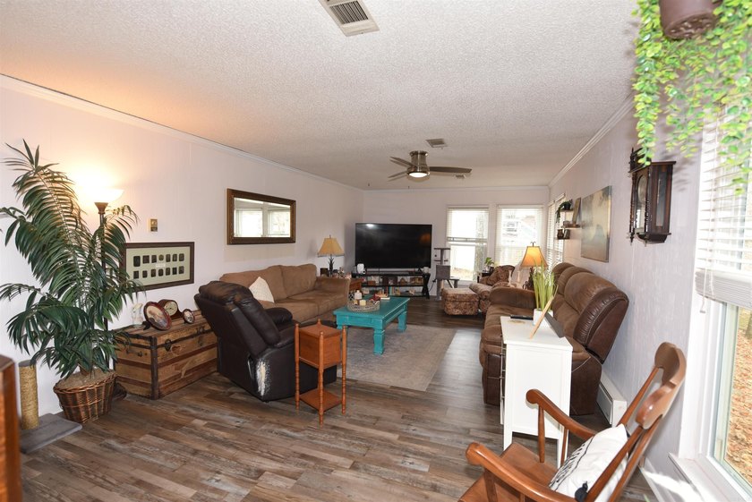 Centrally located in the charming heart of picturesque Fairfield - photo 6