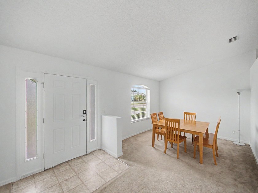 Welcome to this spacious 3-bedroom, 2-bathroom home ideally - photo 7