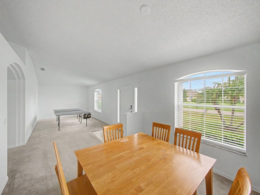 Welcome to this spacious 3-bedroom, 2-bathroom home ideally - photo 8