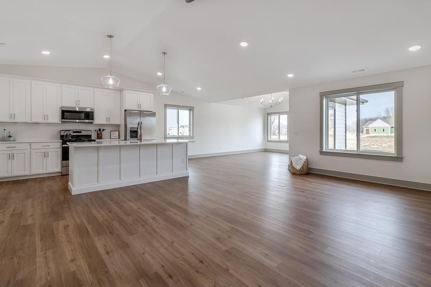 New Construction - 2 bedrooms, 2 bathrooms, oversized 2-stall - photo 12