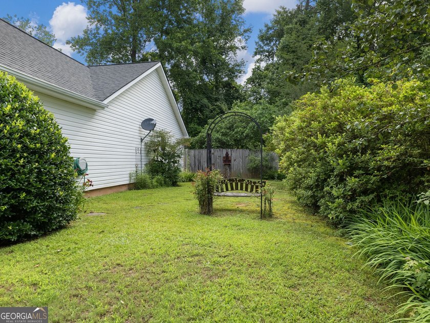 Looking for a good starter home? This is it! You will enjoy a - photo 13