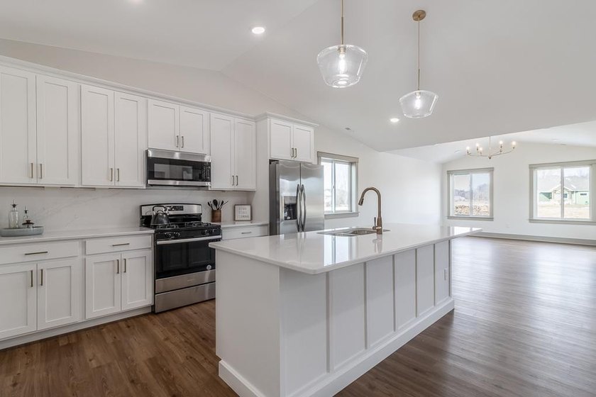 New Construction - 2 bedrooms, 2 bathrooms, oversized 2-stall - photo 15
