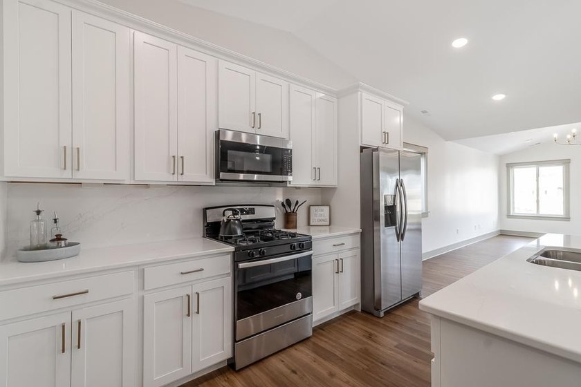 New Construction - 2 bedrooms, 2 bathrooms, oversized 2-stall - photo 16