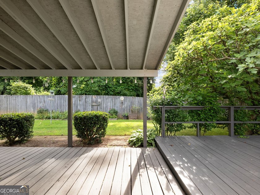 Looking for a good starter home? This is it! You will enjoy a - photo 21