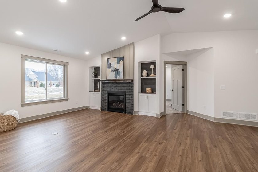 New Construction - 2 bedrooms, 2 bathrooms, oversized 2-stall - photo 23