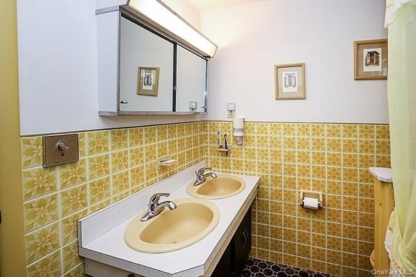 Vintage Colonial set on property that is 223feet deep!!! There - photo 28