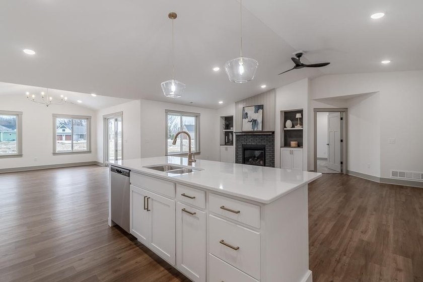 New Construction - 2 bedrooms, 2 bathrooms, oversized 2-stall - photo 29