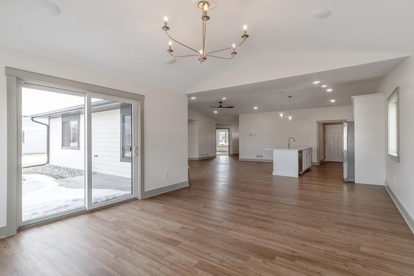 New Construction - 2 bedrooms, 2 bathrooms, oversized 2-stall - photo 30