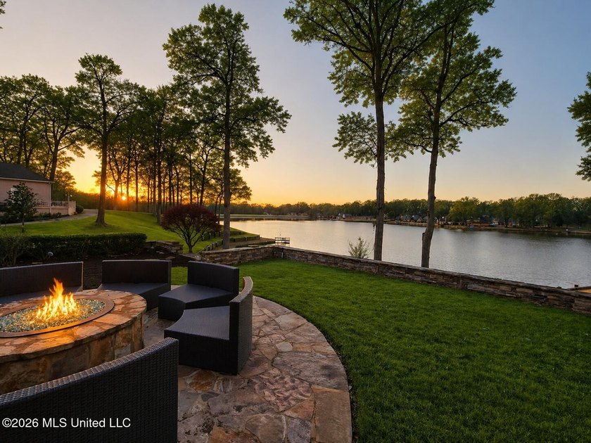 Lakefront on 1.21 Acres - 5 Private Suites - Private Dock - - photo 2