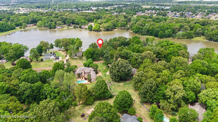 Lakefront on 1.21 Acres - 5 Private Suites - Private Dock - - photo 7