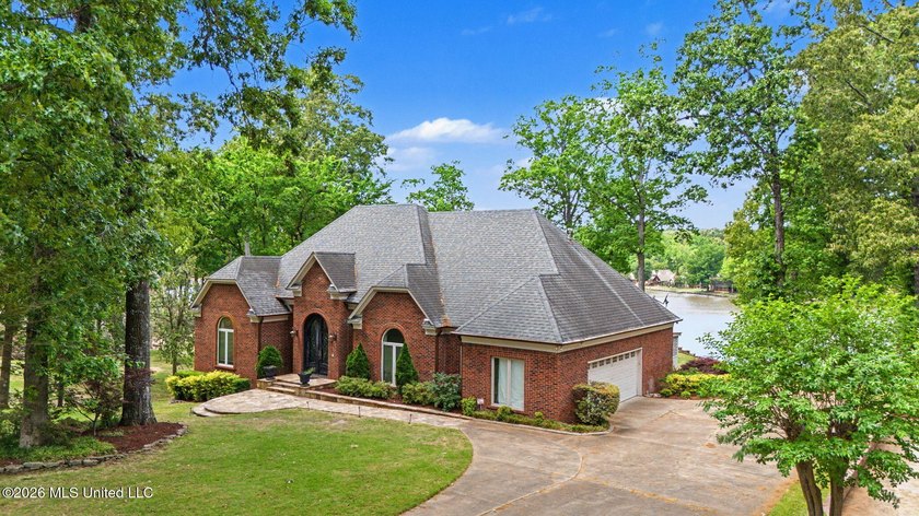 Lakefront on 1.21 Acres - 5 Private Suites - Private Dock - - photo 8