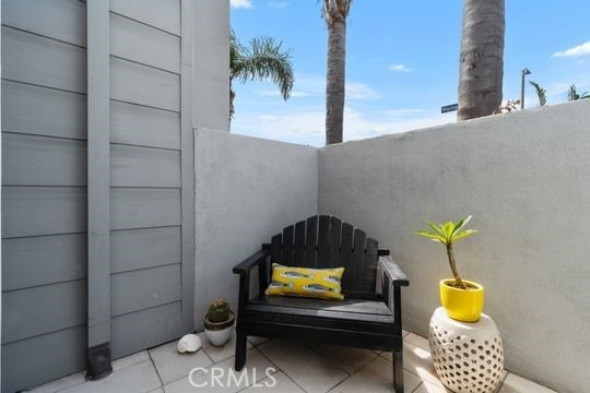Fully reimagined coastal residence with comprehensive 2021 - photo 3