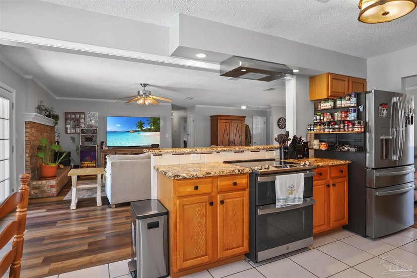 Discover this updated Gulf Breeze pool home with no HOA - photo 12