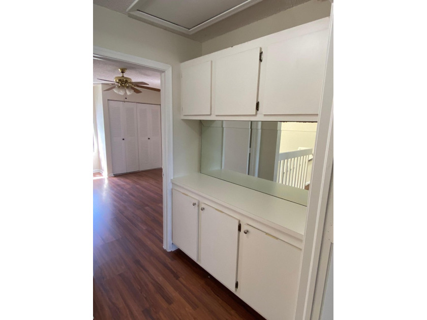 PRIME LOCATION IN A GATED COMMUNITY! THIS BEAUTIFUL TOWNHOME - photo 9
