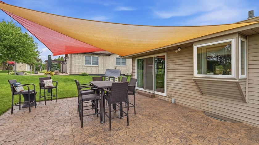 Backing up directly to the beautiful Lacoma Golf Course, Red - photo 44