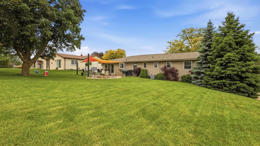 Backing up directly to the beautiful Lacoma Golf Course, Red - photo 46