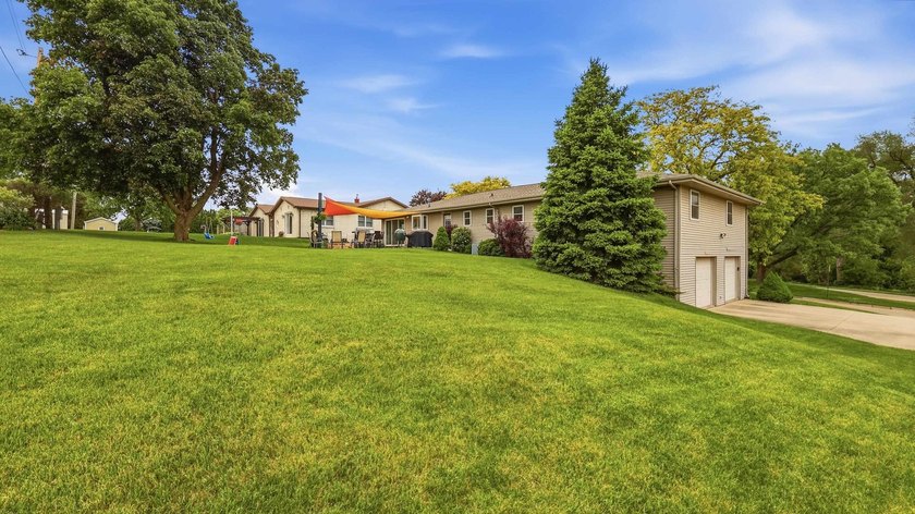 Backing up directly to the beautiful Lacoma Golf Course, Red - photo 47
