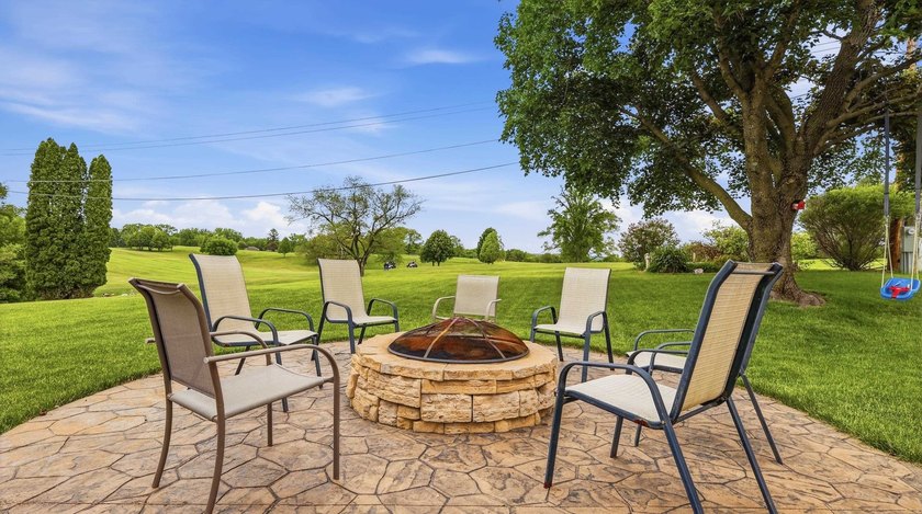 Backing up directly to the beautiful Lacoma Golf Course, Red - photo 49