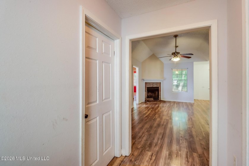 Investment opportunity on a quiet cul-de-sac-perfect for buyers - photo 4