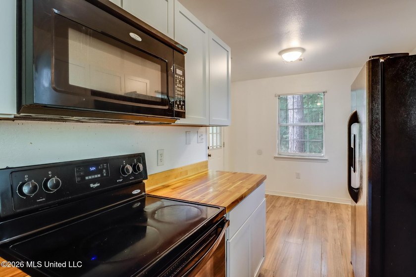 Investment opportunity on a quiet cul-de-sac-perfect for buyers - photo 7