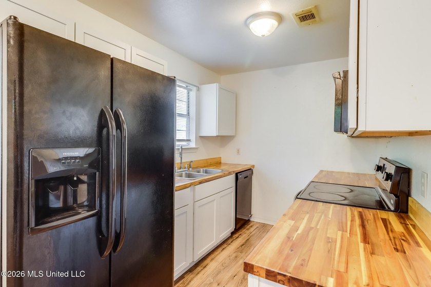 Investment opportunity on a quiet cul-de-sac-perfect for buyers - photo 8