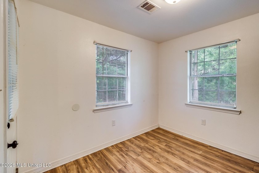 Investment opportunity on a quiet cul-de-sac-perfect for buyers - photo 9