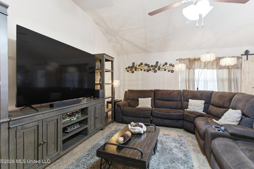 Move-in ready home in the heart of Ocean Springs! This 3-bedroom - photo 8