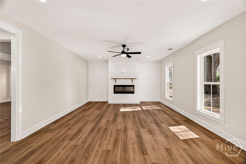 Beautiful new construction offering 3 bedrooms and 2 full - photo 8