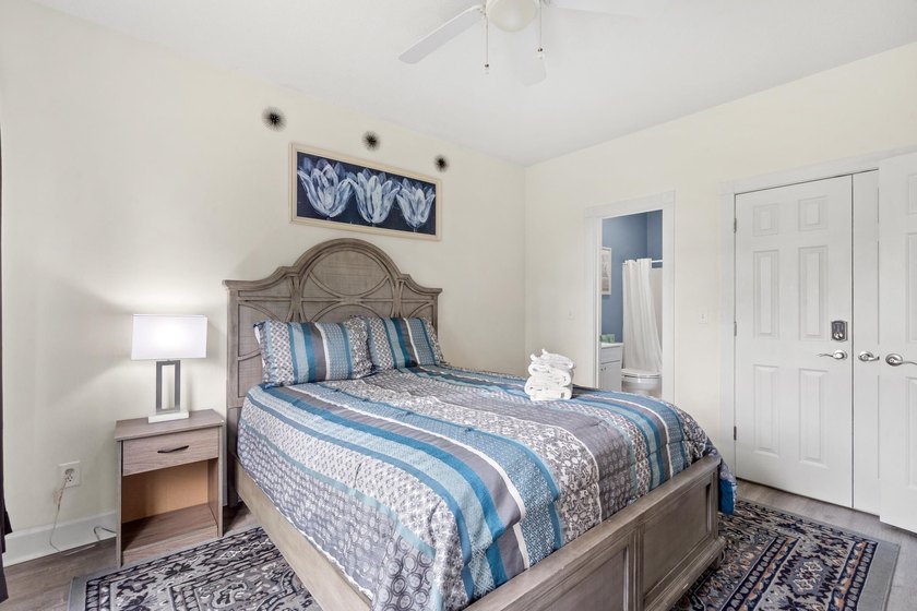 Welcome to this beautifully maintained 2-bedroom, 2-bathroom - photo 12
