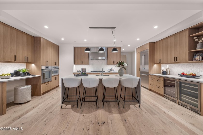 This exceptionally rare single-level residence offers 5 bedrooms - photo 13
