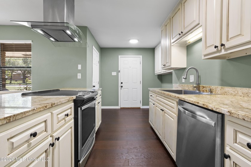 Welcome home to this beautifully updated 4-bedroom, 2-bath - photo 14