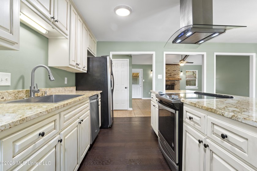 Welcome home to this beautifully updated 4-bedroom, 2-bath - photo 15