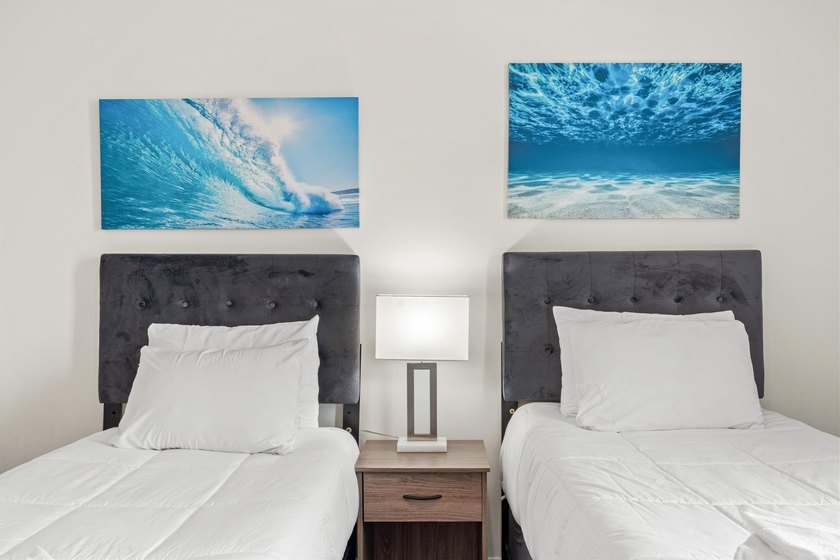 Welcome to this beautifully maintained 2-bedroom, 2-bathroom - photo 17