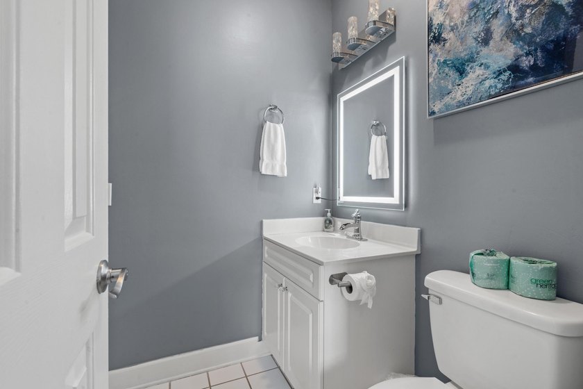 Welcome to this beautifully maintained 2-bedroom, 2-bathroom - photo 18