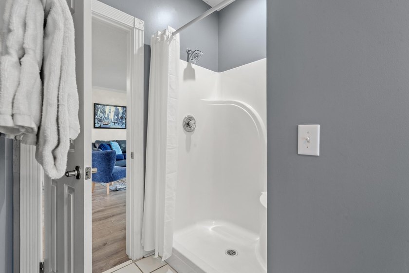 Welcome to this beautifully maintained 2-bedroom, 2-bathroom - photo 19