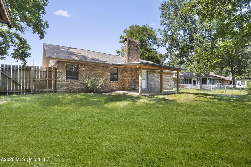 Welcome home to this beautifully updated 4-bedroom, 2-bath - photo 31