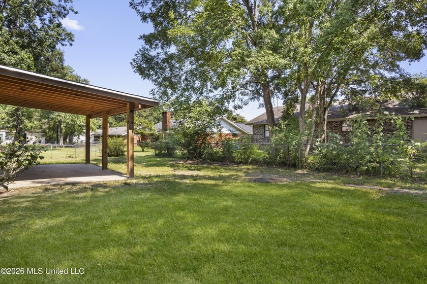 Welcome home to this beautifully updated 4-bedroom, 2-bath - photo 32
