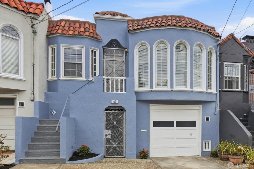 This is an excellent opportunity to live in a charming home - photo 2
