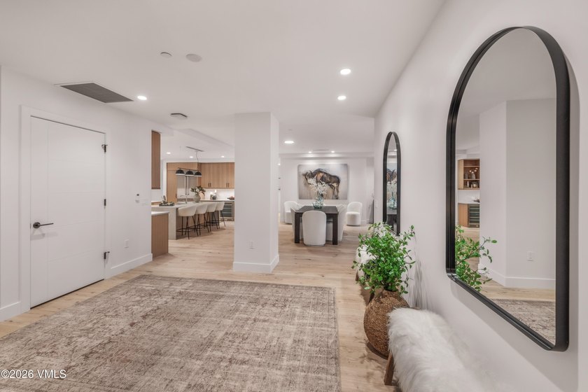 This exceptionally rare single-level residence offers 5 bedrooms - photo 32