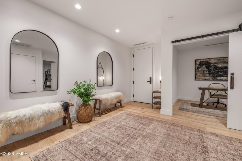 This exceptionally rare single-level residence offers 5 bedrooms - photo 35
