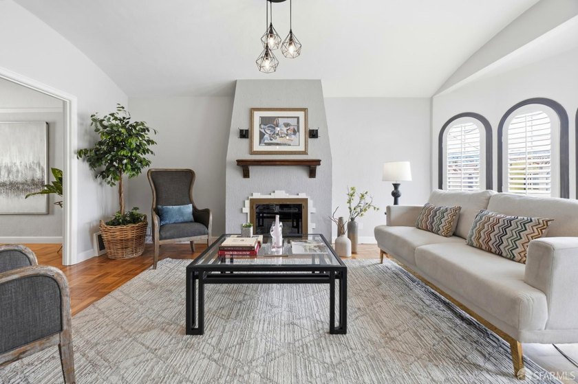 This is an excellent opportunity to live in a charming home - photo 9