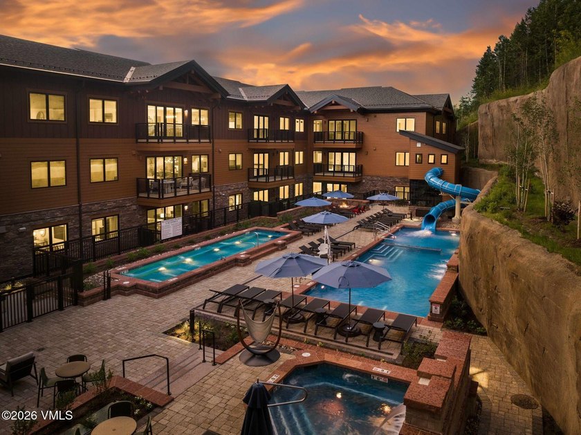This exceptionally rare single-level residence offers 5 bedrooms - photo 45