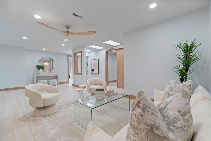 Waterfront dream home reimagined located in the prestigious - photo 9