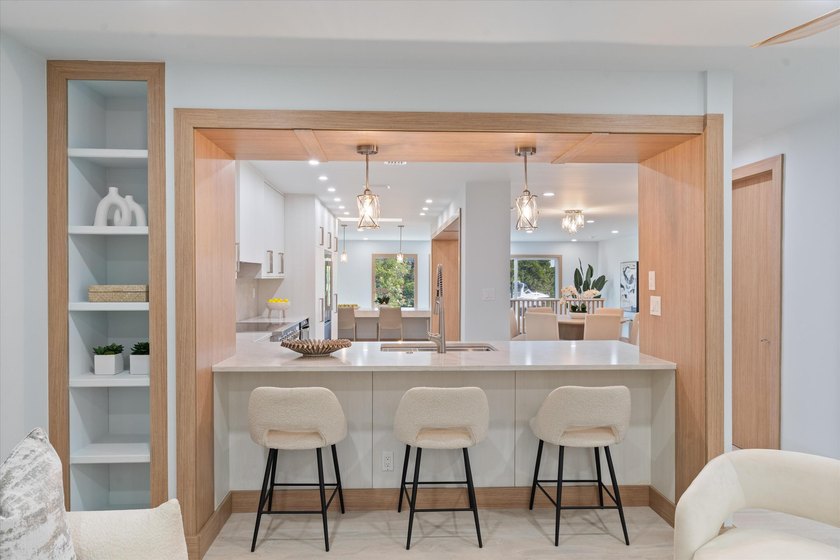 Waterfront dream home reimagined located in the prestigious - photo 10